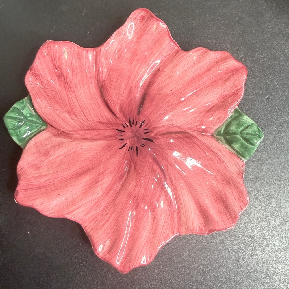 The Bombay Company Red Amaryllis Glazed Ceramic Plate Vintage 1992
